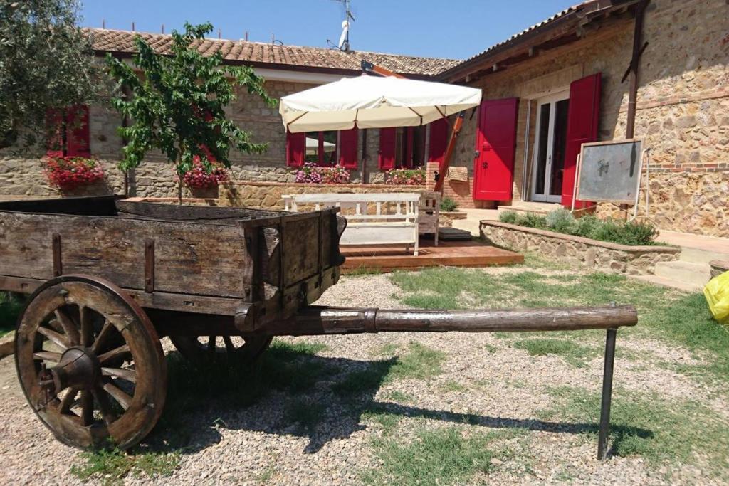 Bed and Breakfast Il Barbagianni Montepescali Екстер'єр фото